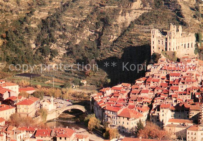 Dolceacqua Valle Nervia Panorama dominato dal castello dei Doria veduta aerea