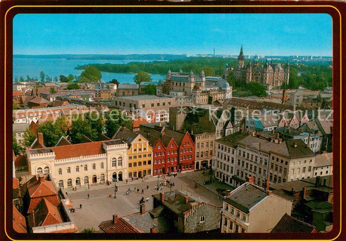 Schwerin  Mecklenburg Blick ueber den Markt Schloss Schweriner See
