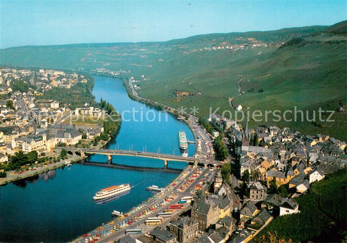 BERNKASTEL-KUES Berncastel Rheinland-Pfalz Moselpartie Fliegeraufnahme