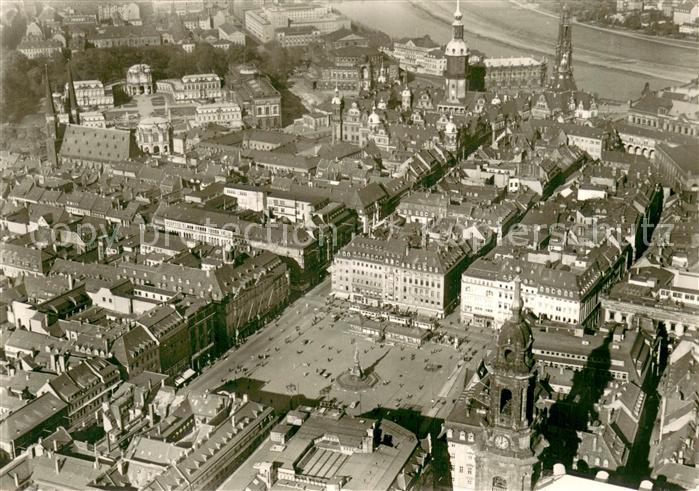 DRESDEN Elbe Blick ueber die Altstadt vor der Zerstoerung 1945 Vogelperspektive