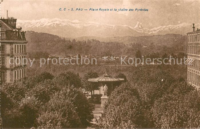 Pau 64 Place Royale et chaîne des Pyrénées