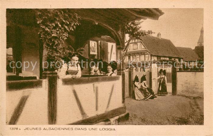 Mulhouse Muehlhausen Jeunes Alsaciennes dans une loggia Cost
