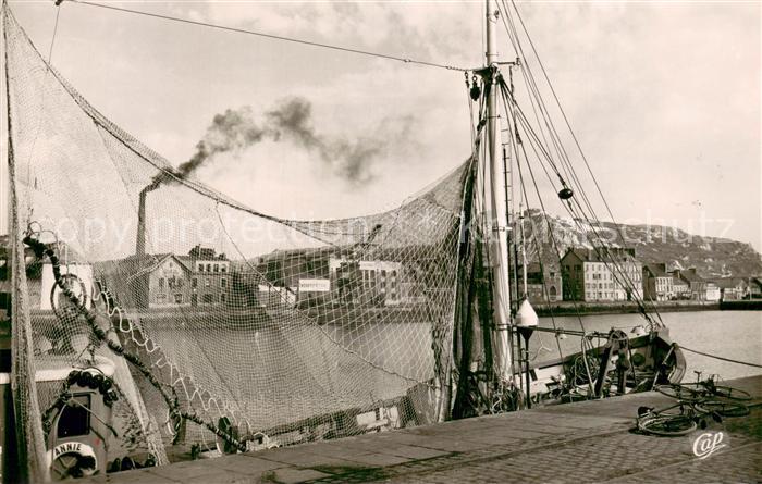 Cherbourg 50 Port et la Montagne du Roule Bateau de pêche