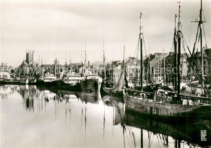 Fecamp 76 Le port Bateaux de pêche