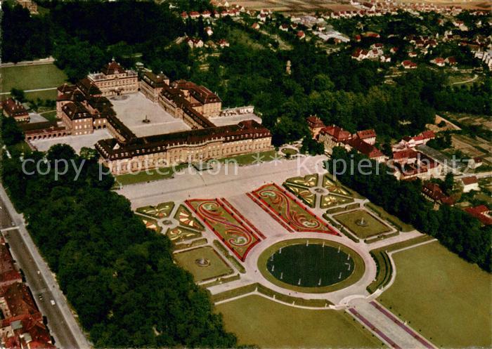 Ludwigsburg Wuerttemberg Schloss mit Gartenschau Bluehendes Barock