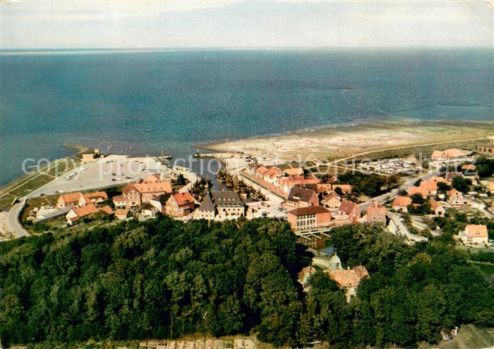 Neuharlingersiel Mingers Hotel und Restaurant mit Faehrhaus am Anleger Fliegerau