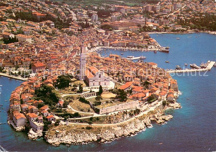 Rovinj Rovigno Istrien Kuestenort Altstadt Kirche Hafen