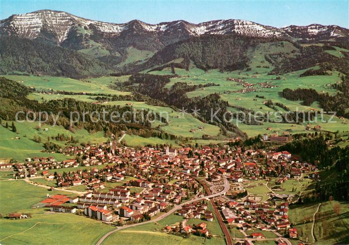 Oberstaufen Oberallgaeu Bayern Schrothkurort mit Hochgrat Allgaeuer Alpen