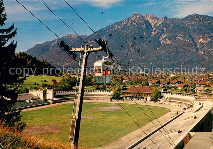 GARMISCH-PARTENKIRCHEN Bayern Eckbauerbahn mit Blick auf Olympia Skistadion und