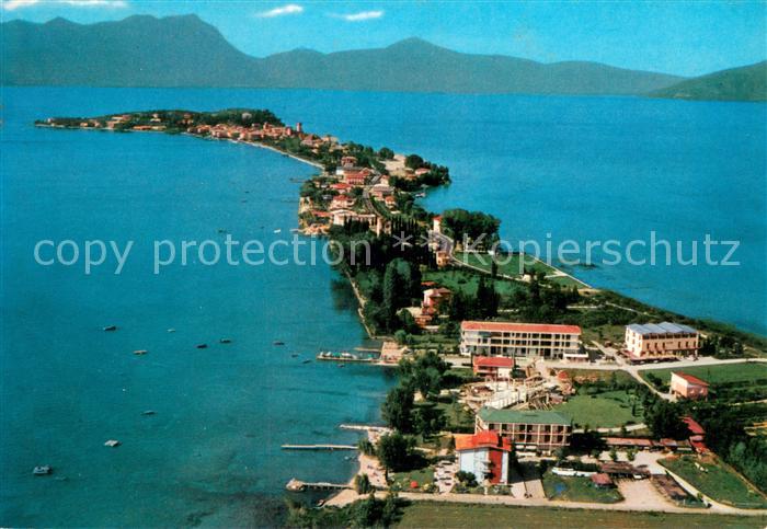 Sirmione Lago di Garda La penisola veduta aerea