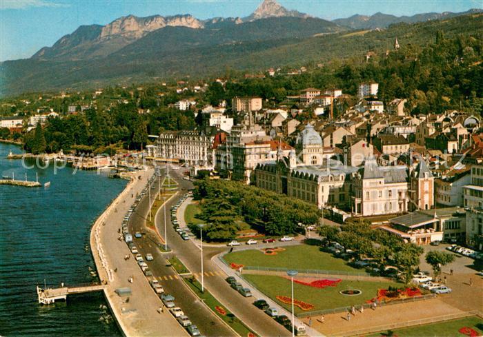 Evian-les-Bains 74 Vue aérienne sur les quais au bord du L