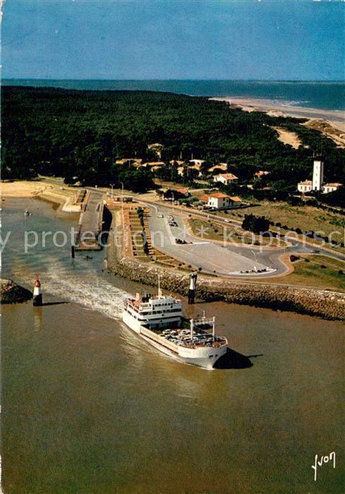 Le Verdon-sur-Mer Port Bloc Départ du bac pour Royan vue aérienne