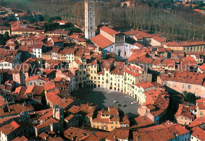 Lucca Toscana Anfiteatro Romano e Basilica di S Frediano Fliegeraufnahme