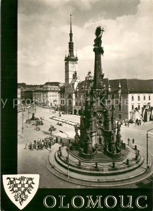 Olomouc Olmuetz CZ Platz des Friedens Rathaus mit der Statuengruppe der heiligen