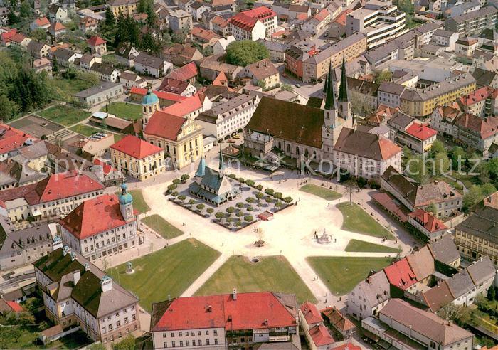 Altoetting Zentrum mit Kapellplatz Fliegeraufnahme