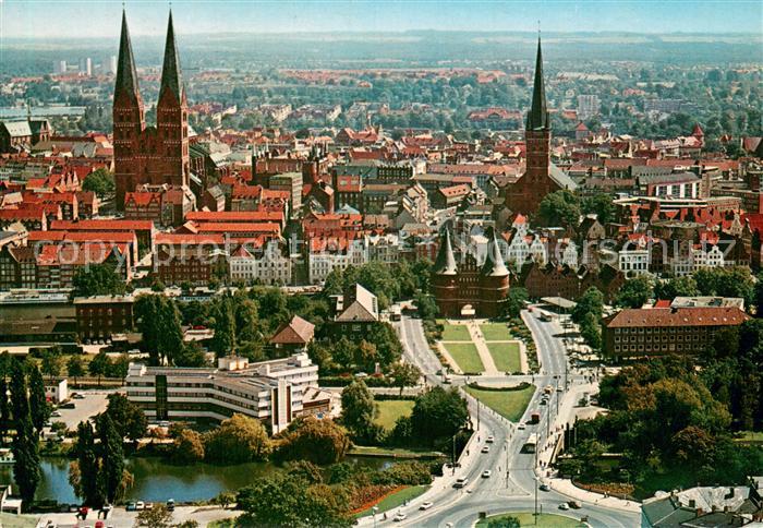 LueBECK CITY Blick auf St Marien Holstentor und St Petri Fliegeraufnahme