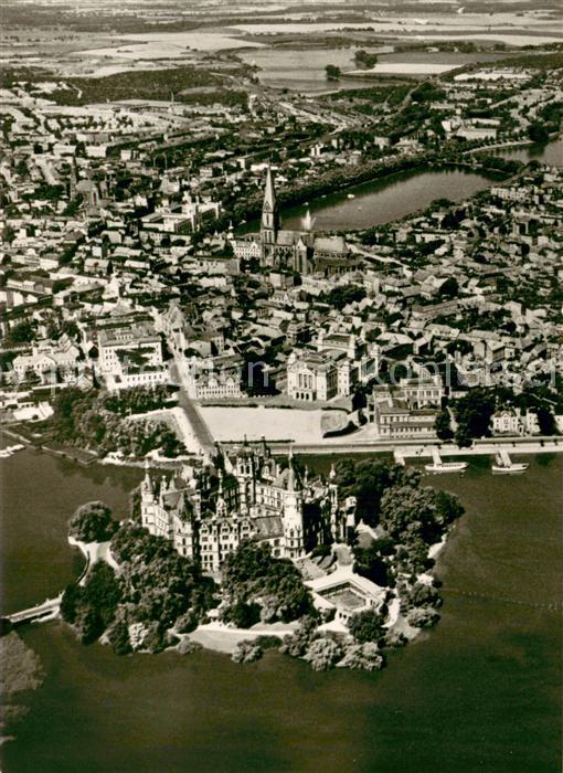 Schwerin  Mecklenburg Fliegeraufnahme mit Schloss
