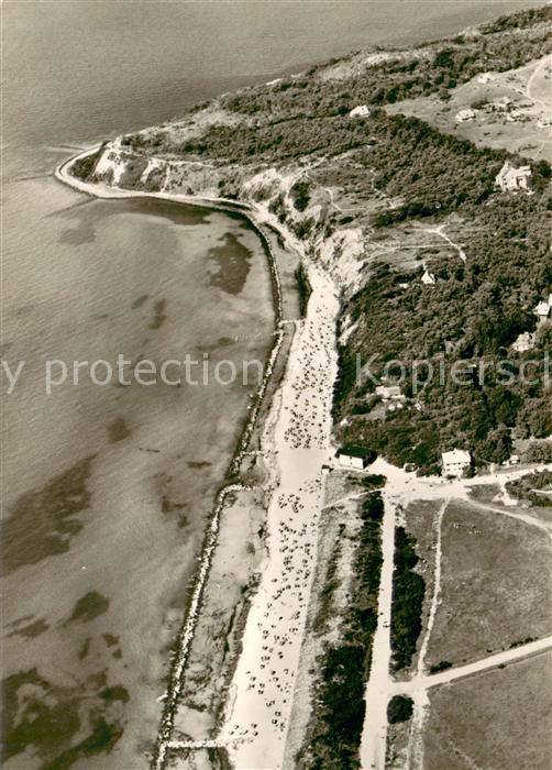 Insel Hiddensee Steilkueste mit Badestrand von Kloster Fliegeraufnahme