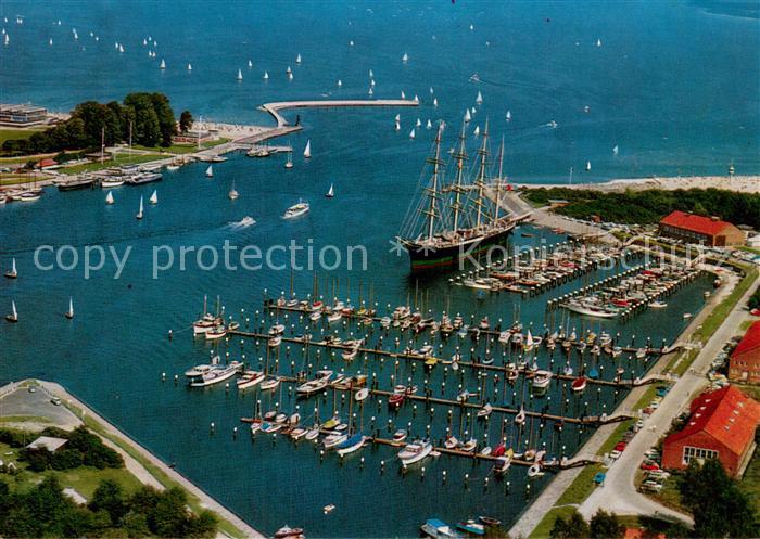Travemuende Ostseebad Fliegeraufnahme Hafen