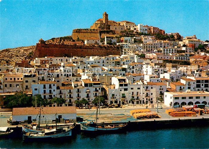 Ibiza Islas Baleares Hafen Fischkutter Ansicht vom Meer aus