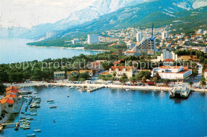 Makarska Dalmatien Panorama Hafen Kuestenort Berge