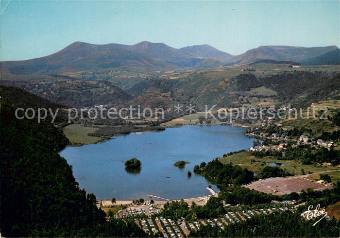 Lac Chambon La plage Camping et au fond la chaîne du Sancy vue aérienne