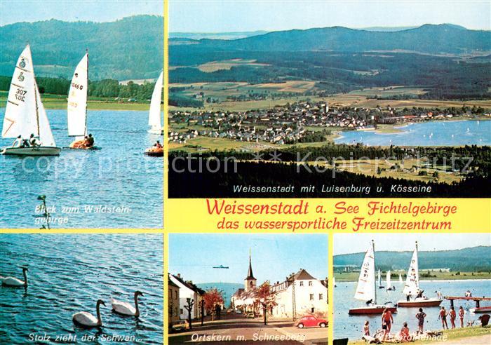 Weissenstadt Segelpartie Panorama mit Luisenburg und Koesseine Schwaene Ortskern