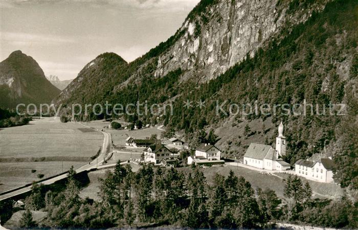 Schneizlreuth Ansicht mit Kirche Deutsche Alpenstrasse Alpen