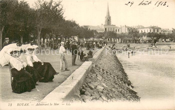 Royan 17 Admirant la Mer