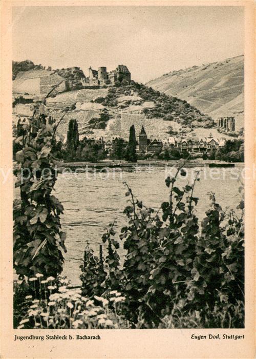Bacharach Rhein Blick ueber den Rhein zur Jugendburg Stahleck