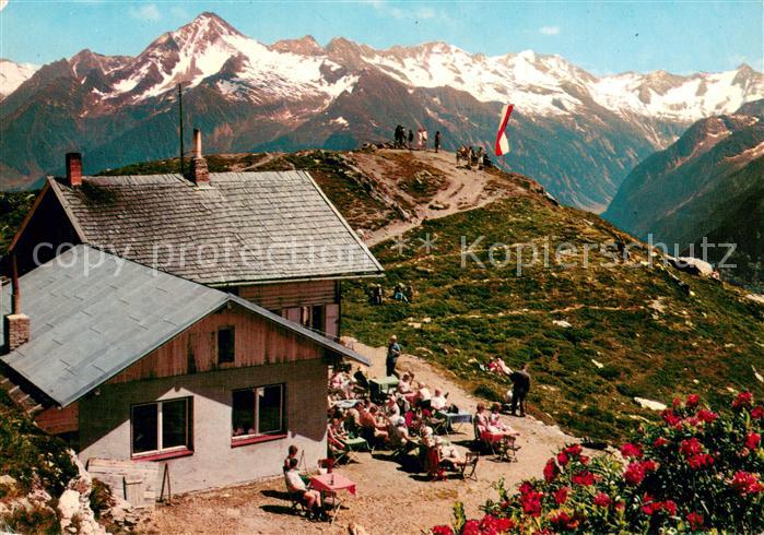 Penkenjochhaus Penkenjochhuette 2093m Zillertal Aussicht und Haus