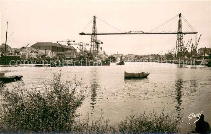 Nantes 44 Le Pont transbordeur et la Loire
