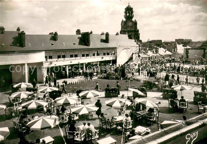 Nantes 44 Terrasse des Grands Magasins Decre Nantes Le Beffroi de Sainte Croix