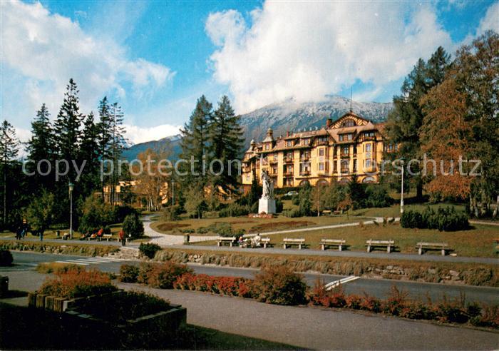 Vysoke Tatry Hotel Grand v Starom Smokovci v pozadi svah Slavkovskeho stitu