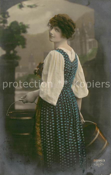 Foto BNK Nr. Nr.35286/3 Frau mit eimer