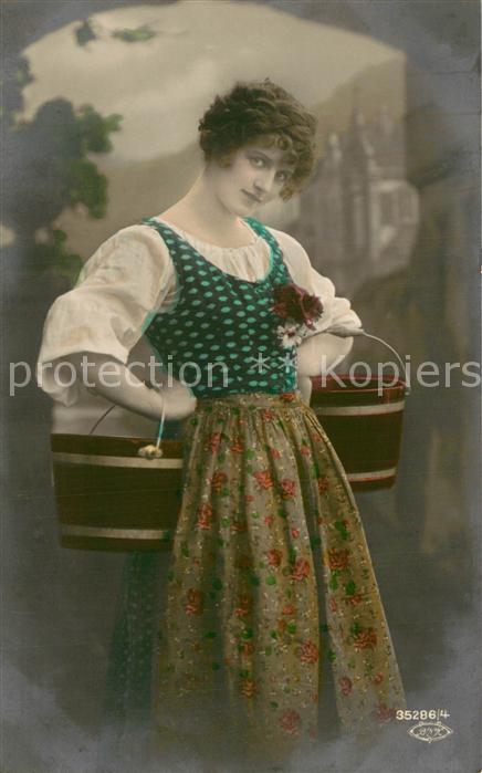 Foto BNK Nr. Nr.35286/4 Frau mit eimer