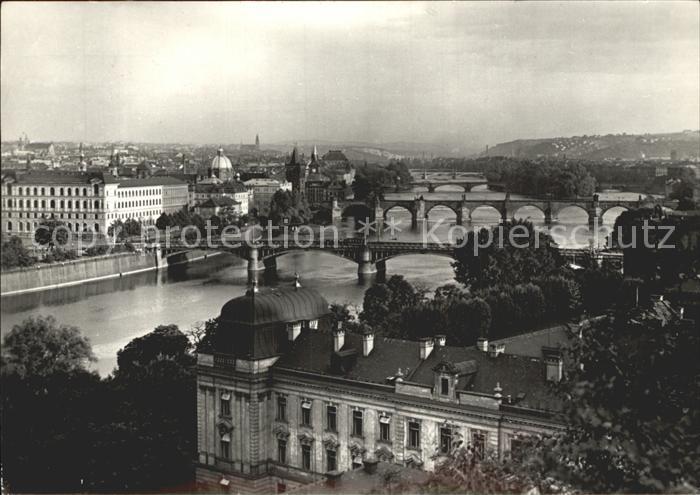 Praha Prahy Prague Moldaupartie mit Bruecken