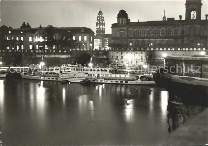 DRESDEN Elbe Elbe mit Schiffsanlegestelle bei Nacht
