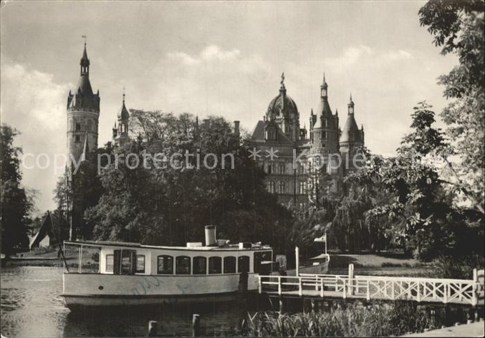 Schwerin Mecklenburg Dampferanlegestelle am Schloss