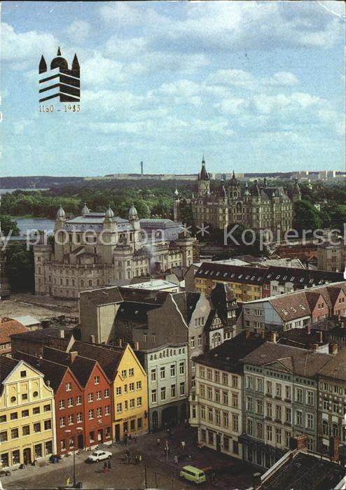 Schwerin Mecklenburg Altstadt mit Theater und Schloss