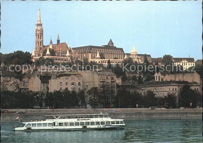Budapest Donaupartie Kirche Passagierschiff