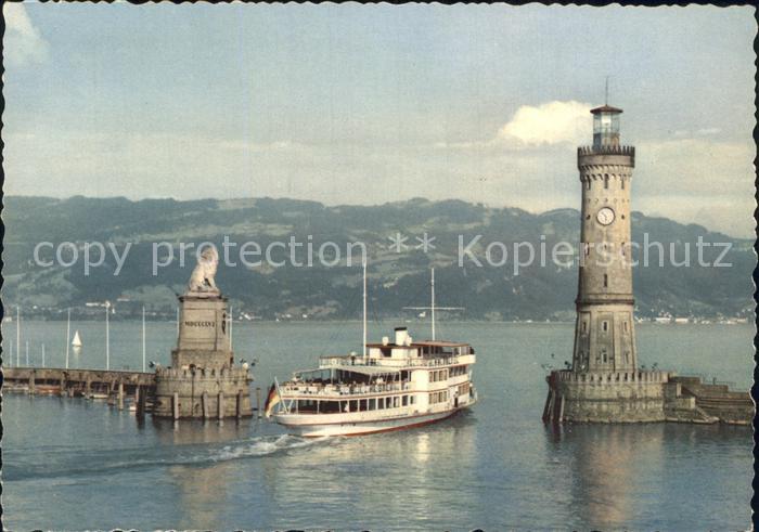 Lindau Bodensee Hafeneinfahrt mit Faehre und Blick auf Bregenz