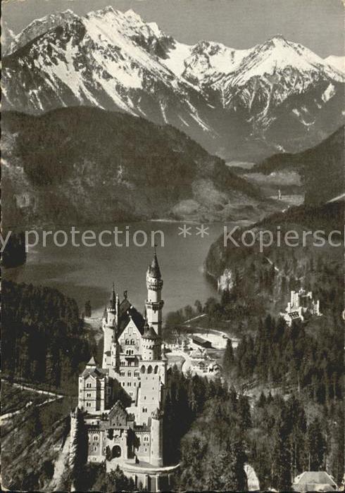 Hohenschwangau Koenigsschloss Neuschwanstein mit Alpsee und Tiroler Hochgebirge