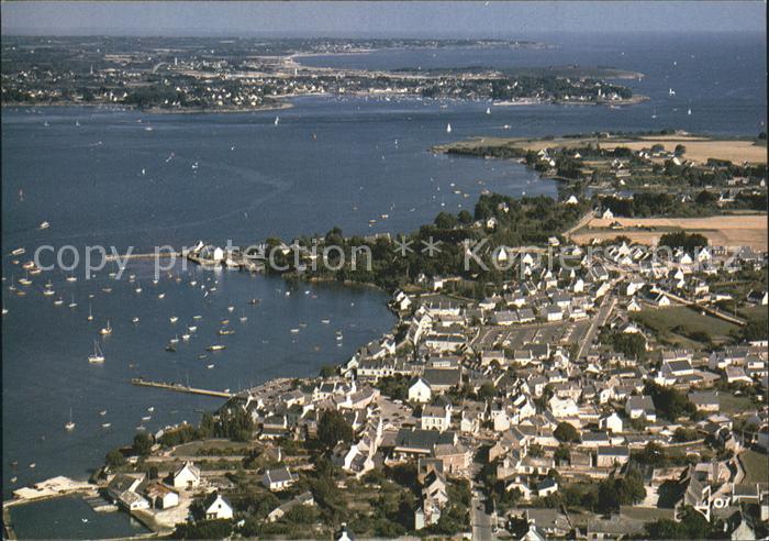 Locmariaquer Vue generale aerienne Au fond l'entree