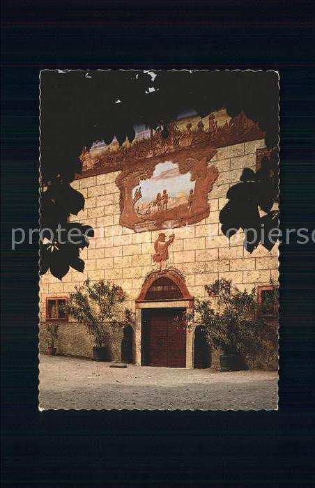 Entiklar Suedtirol Schloss Turmhof Eingang zum Keller Relief