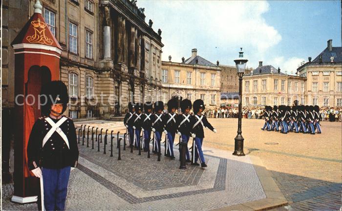 Leibgarde Wache Kobenhavn Vagtparaden pa Amalienborg Wa