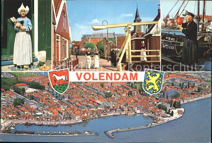 Volendam Fliegeraufnahme Hafen Frauen in Tracht