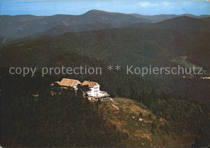 Hochblauen Hotel Fliegeraufnahme bei Badenweiler mit Belchen
