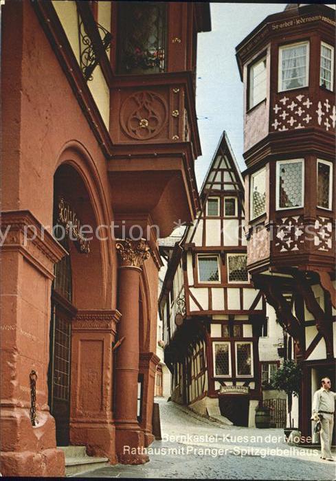 BERNKASTEL-KUES Berncastel Rheinland-Pfalz Rathaus Pranger Spitzgiebelhaus