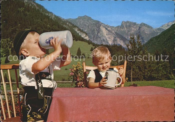 Fuessen Allgaeu Kinder mit Bierkrug